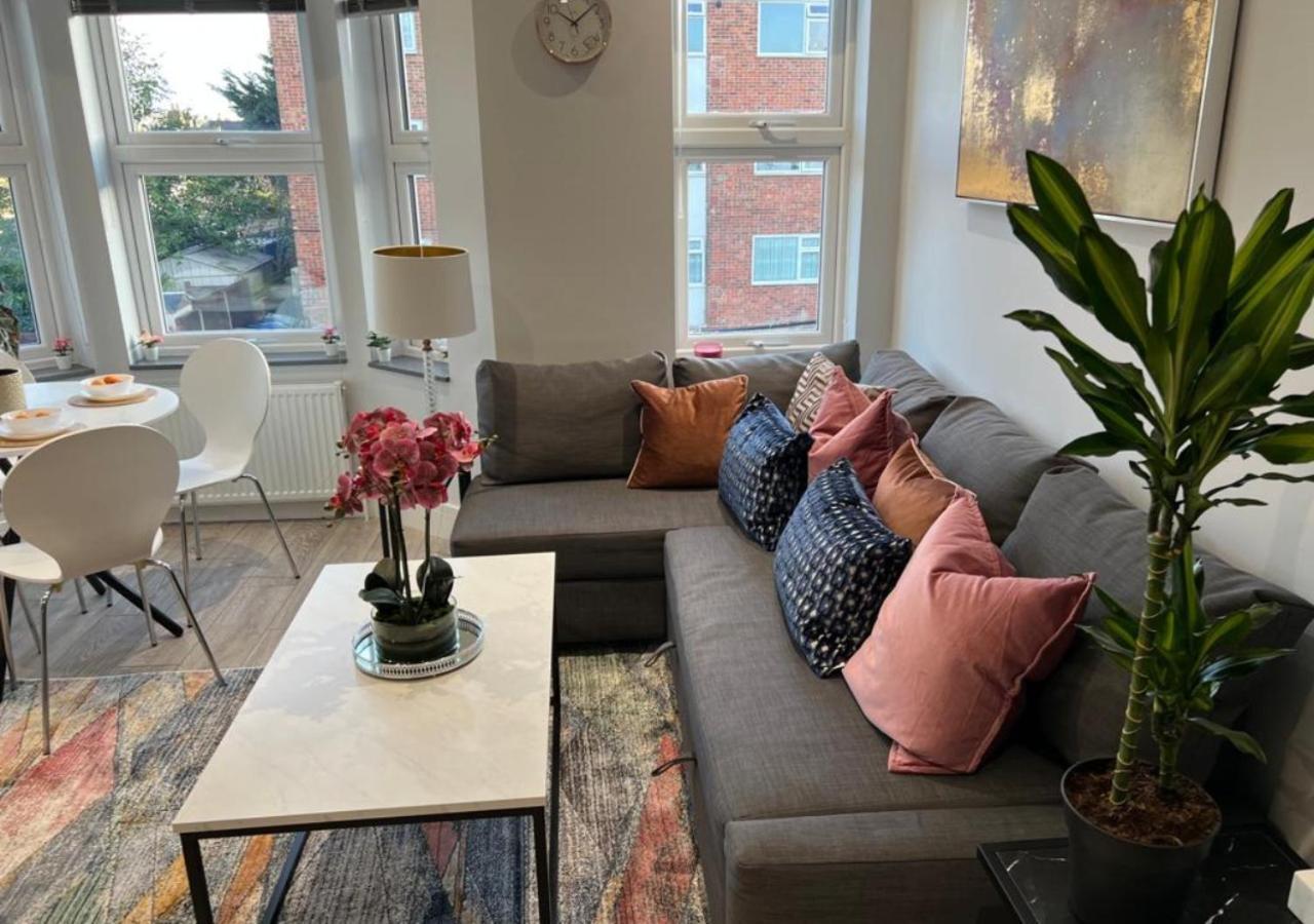 Aisiki Apartments At Stanhope Road, North Finchley, Airconditioned Multiple 2 Or 3-Bedroom, Pet-Friendly Duplex Flats, King Or Twin Beds, Airconditioned & Free Wi-Fi Exterior foto
